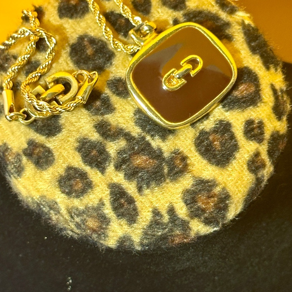 Dior Necklace CD pendant in a beautiful brown pastel - Picture 9 of 14